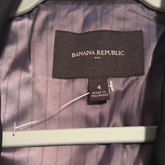Banana Republic- CLASSIC SUIT BLAZER/Wms size: 4/ Black/ Semi-fitted/ NEW w/ tag - Picture 2 of 15